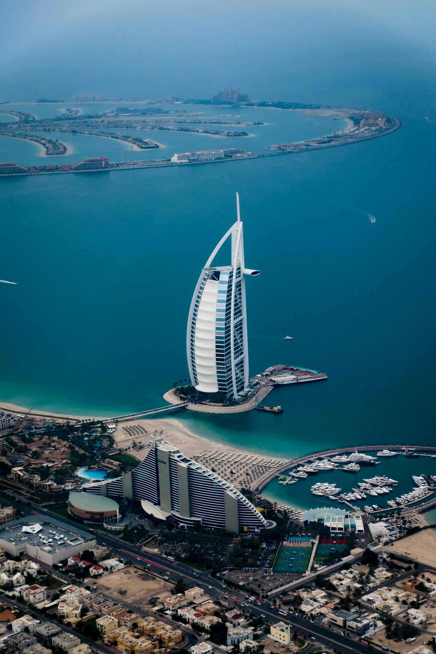 Dubai kıyısı ve Burç El Arab